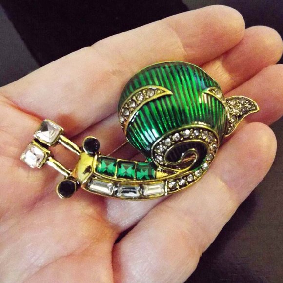 "MOVING RIGHT ALONG" GREEN GUILLOCHE ENAMEL SNAIL ESCARGO RHINESTONE PIN 69 - Picture 2 of 2